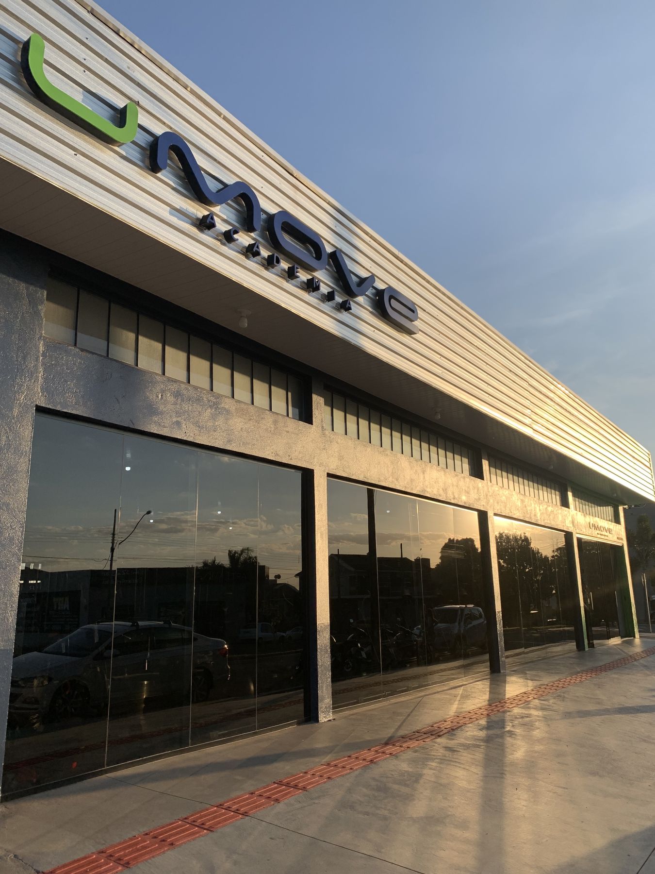 Fachada comercial com película Prime Películas